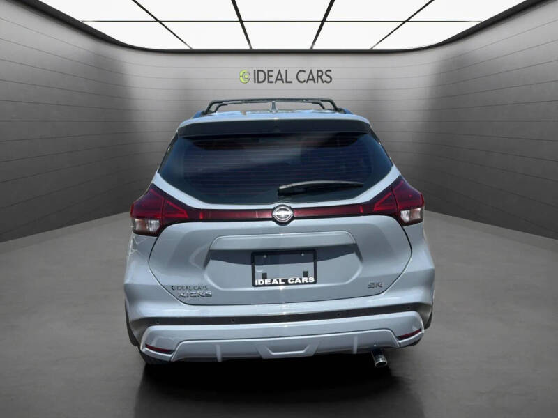 2022 Nissan Kicks SR