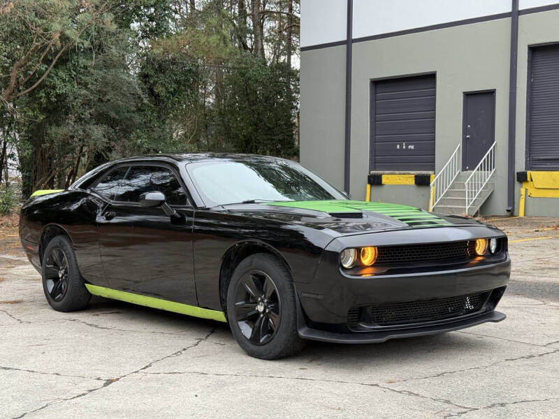 2016 Dodge Challenger SXT's photo