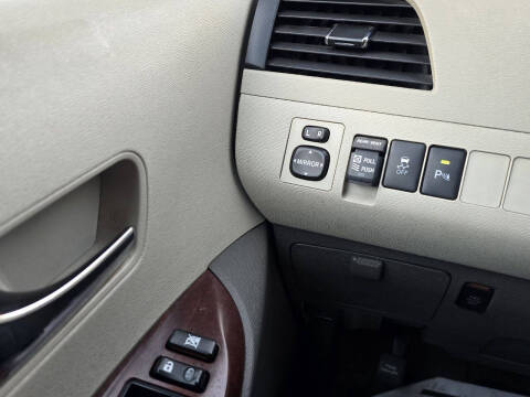 2013 Toyota Sienna XLE 8-Passenger