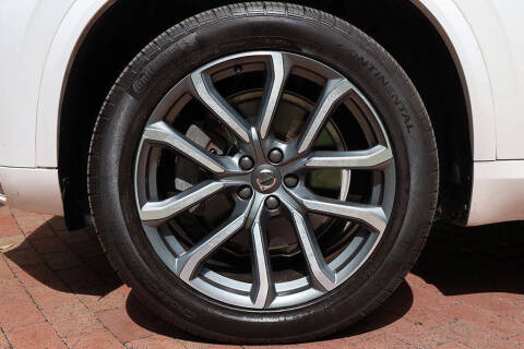 2017 Volvo XC90 T6 Momentum