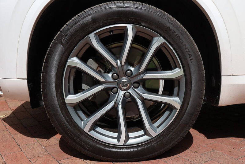 2017 Volvo XC90 T6 Momentum