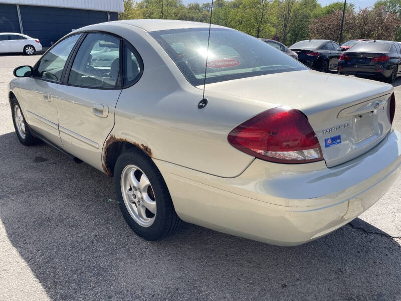 2006 Ford Taurus SE
