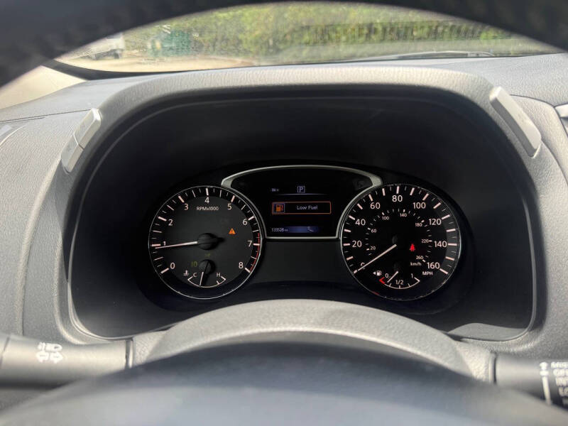 2017 Nissan Pathfinder SL