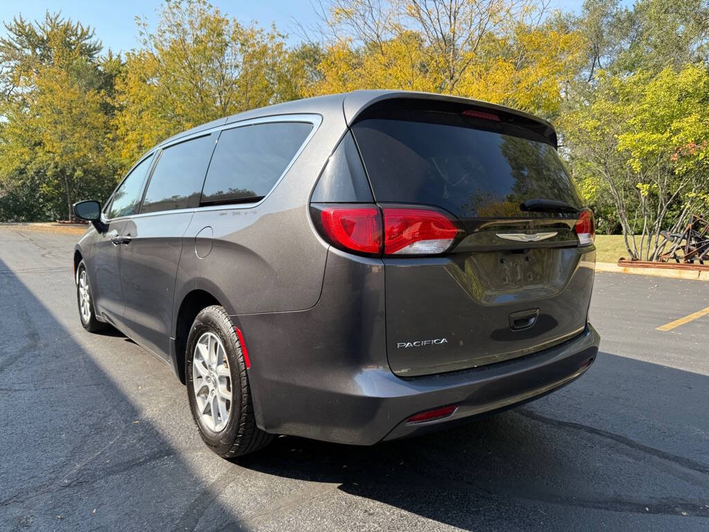 2017 Chrysler Pacifica for sale at Deals & Trades in Aurora, IL