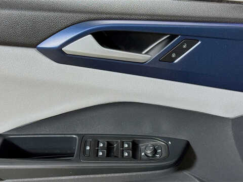 2023 Volkswagen Taos SE 4Motion