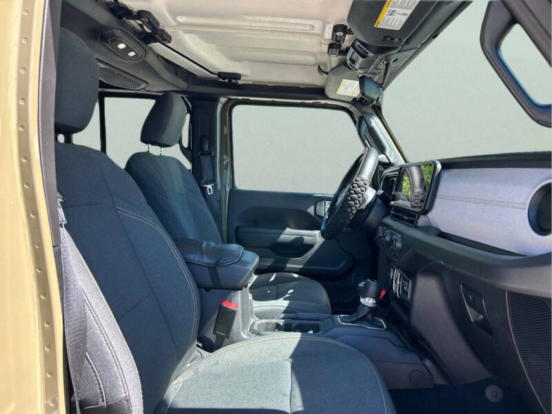 2025 Jeep Gladiator NightHawk