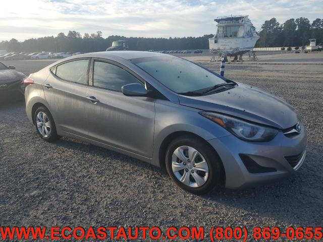 Hyundai Elantra's photo