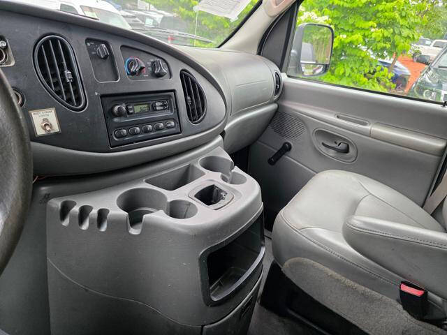 2005 Ford E-Series E-350 SD