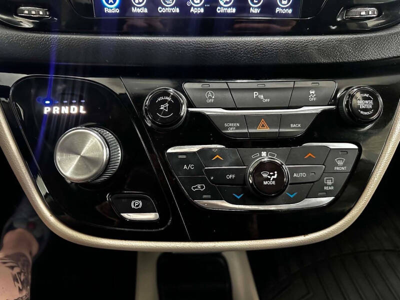 2017 Chrysler Pacifica Touring-L
