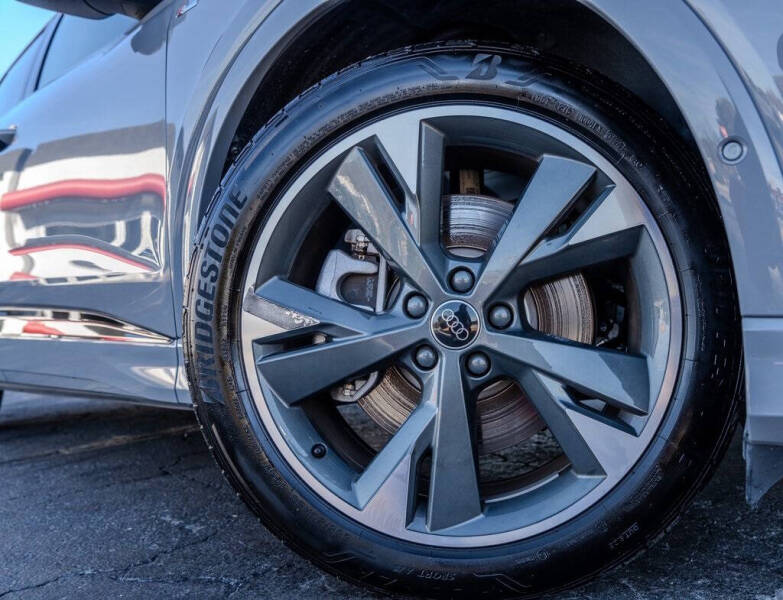 2024 Audi Q4 e-tron quattro Premium Plus 55