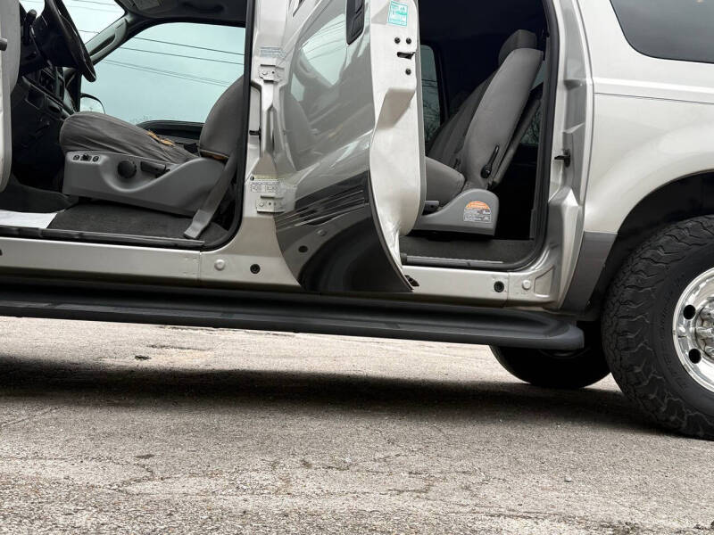 2005 Ford Excursion XLT