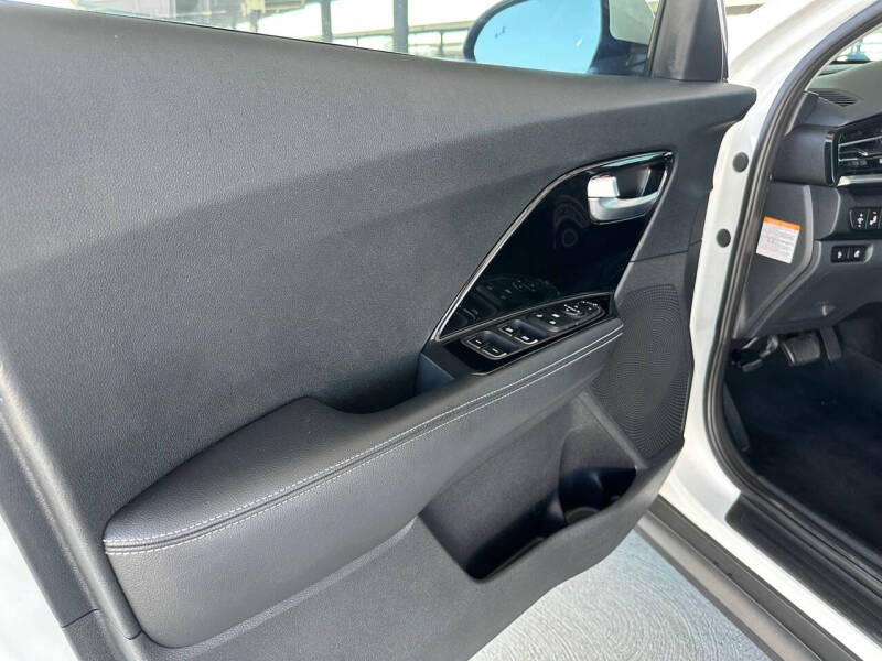 2021 Kia Niro EX - Photo 13