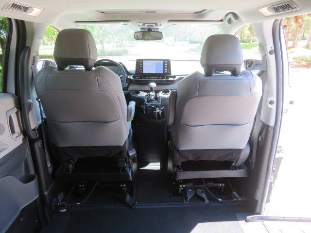 2023 Toyota Sienna XLE 8-Passenger