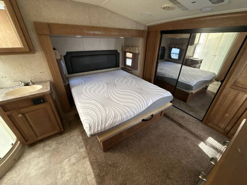 2017 Rockwood 8244BS