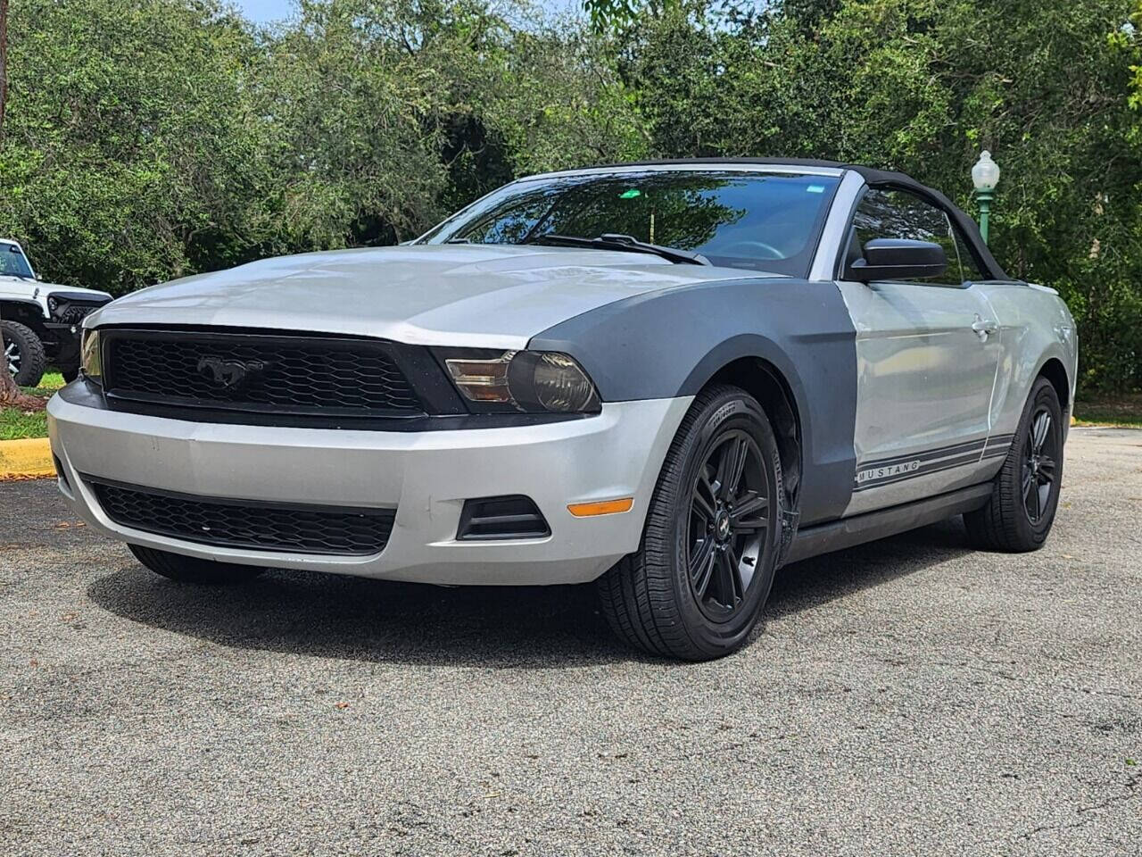 2010 FORD Mustang Convertible - $9,995