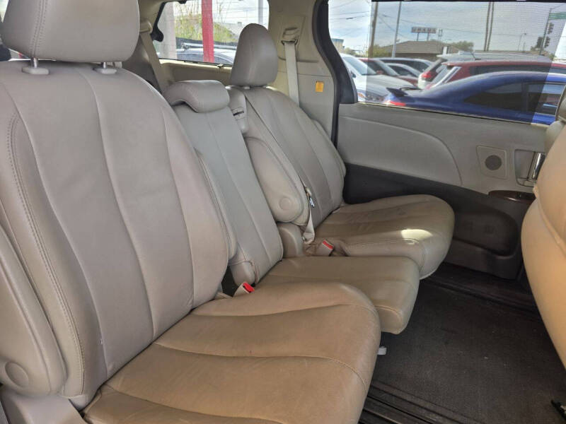 2013 Toyota Sienna XLE 8-Passenger