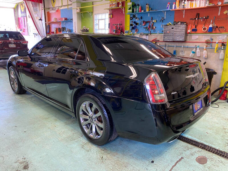 2014 Chrysler 300 S photo 4