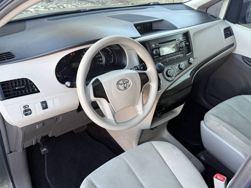 2012 Toyota Sienna Base 7-Passenger
