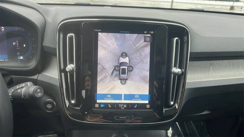 2025 Volvo XC40 B5 Plus Bright Theme