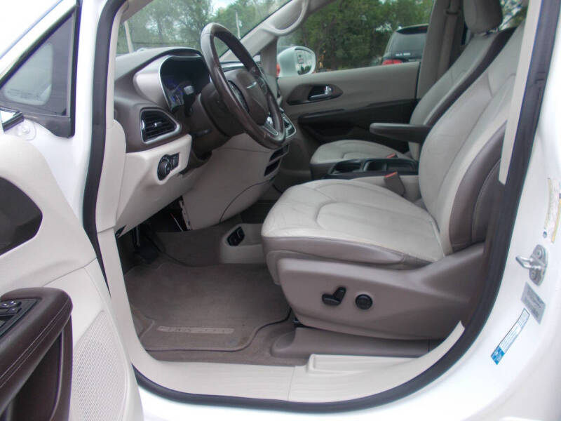 2017 Chrysler Pacifica Touring-L