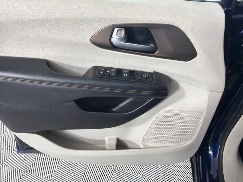 2017 Chrysler Pacifica LX