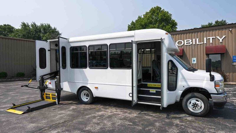 2025 Ford E-Series Cutaway Base's photo