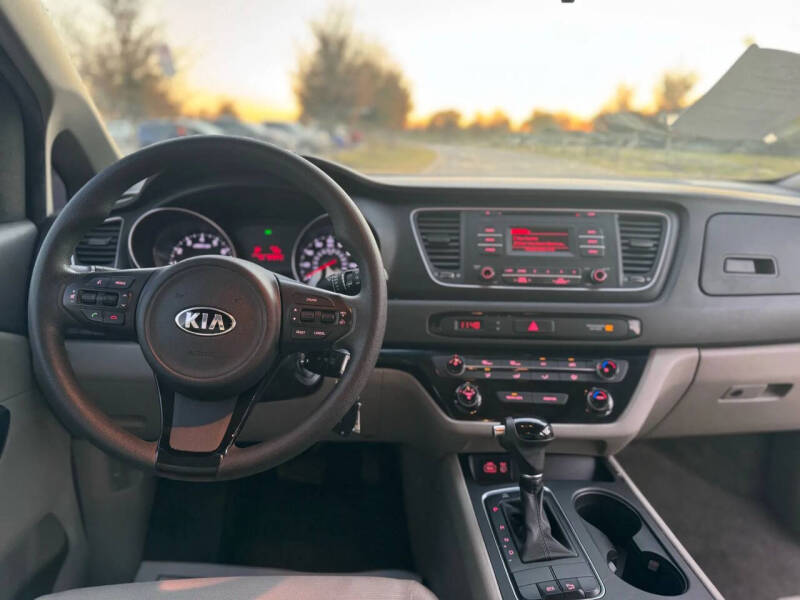 2015 Kia Sedona L