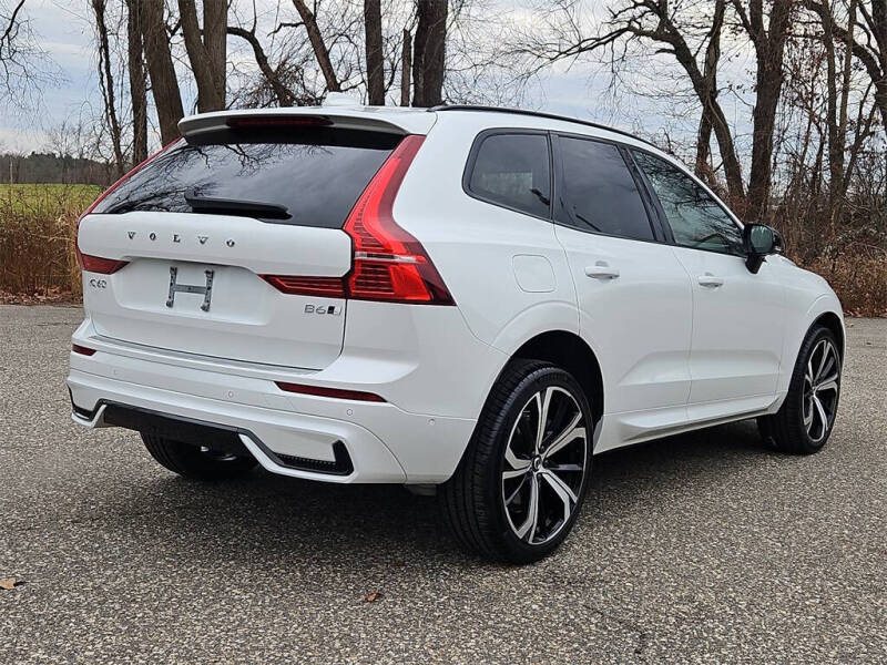 2023 Volvo XC60 B6 Ultimate Dark Theme