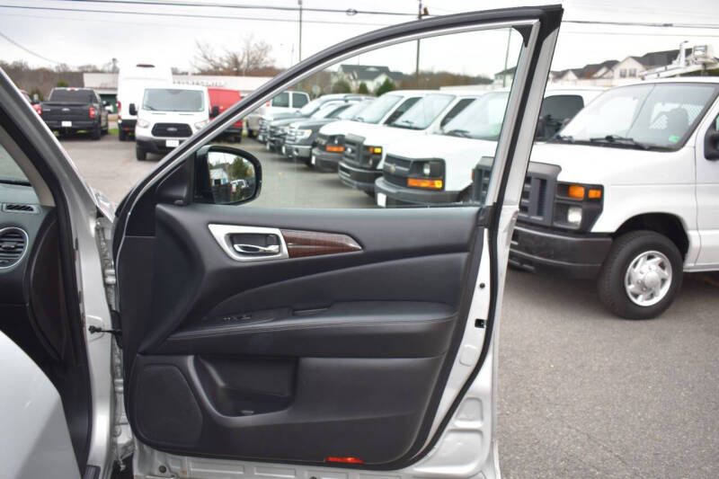 2016 Nissan Pathfinder SL