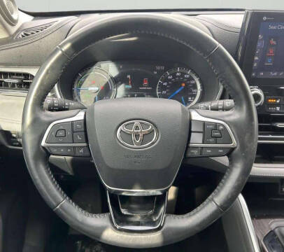 2021 Toyota Highlander Hybrid Platinum