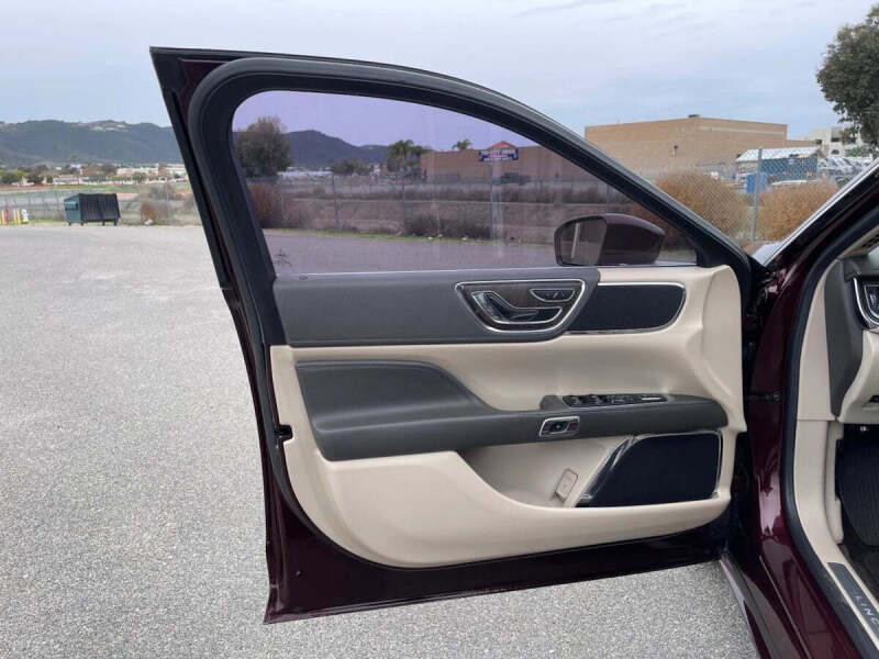 2017 Lincoln Continental Select