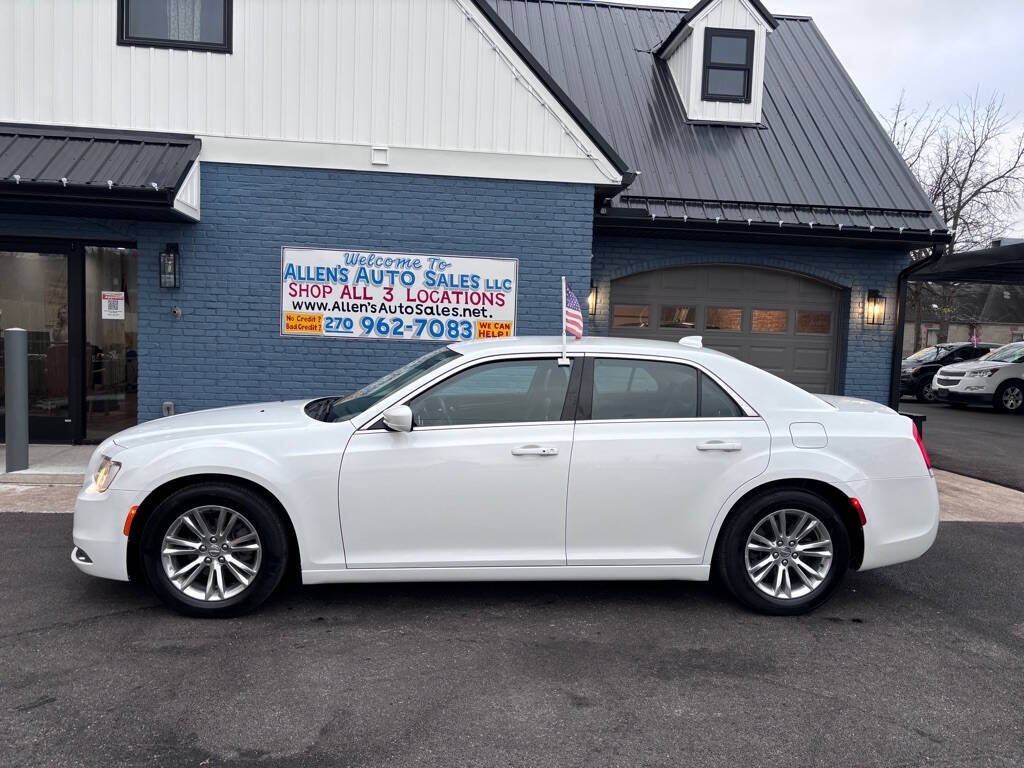 2019 Chrysler 300 for sale at Michael Johnson @ Allens Auto Sales Hopkinsville in Hopkinsville, KY