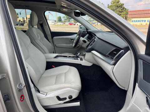 2016 Volvo XC90 T5 Momentum