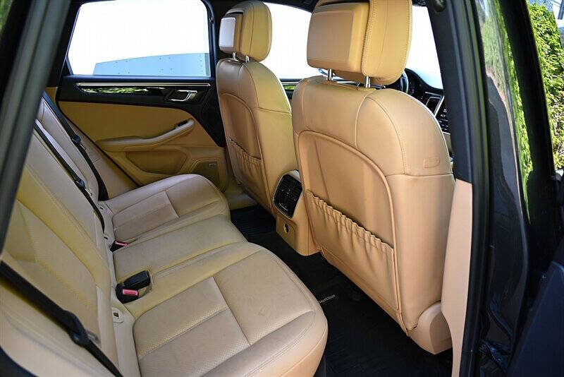 2017 Porsche Macan 27