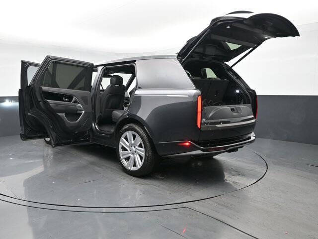 2023 Land Rover Range Rover P400 SE LWB