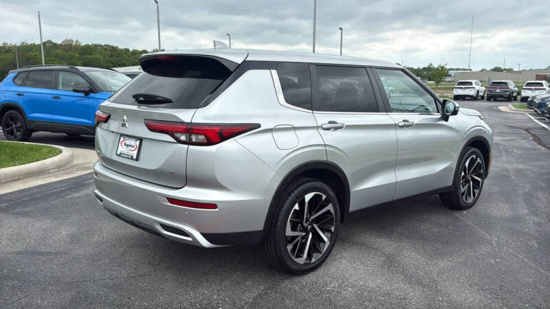 2024 Mitsubishi Outlander SE