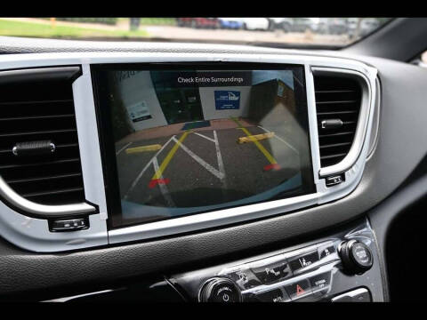 2025 Chrysler Voyager LX