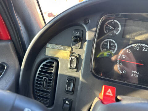 2005 Freightliner M2 106