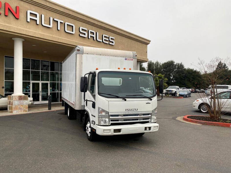 2015 Isuzu NPR HD's photo