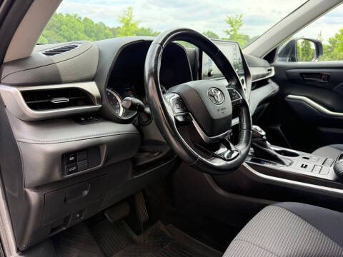 2020 Toyota Highlander LE