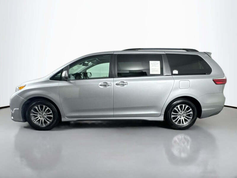 2018 Toyota Sienna XLE 8-Passenger