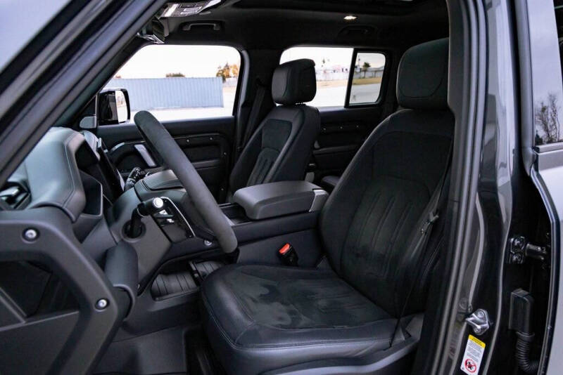 2024 Land Rover Defender 130 V8 P500