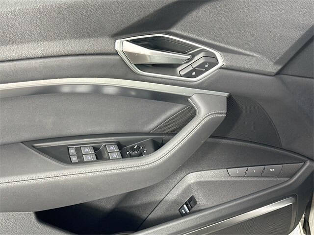 2022 Audi e-tron quattro Premium Plus