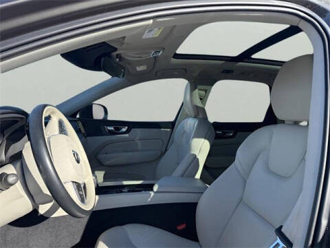 2021 Volvo XC60 T5 Momentum