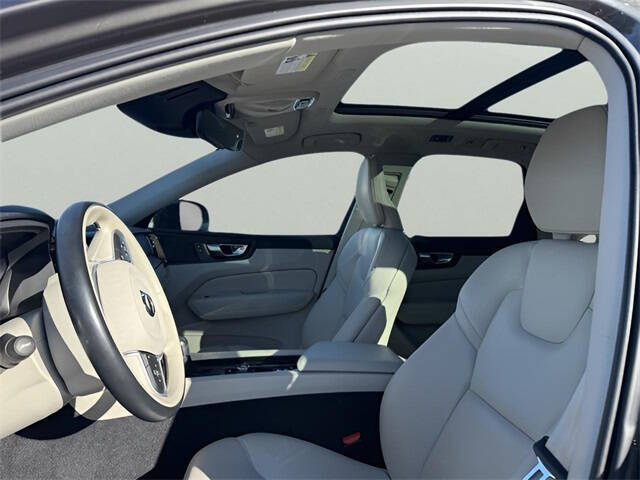 2021 Volvo XC60 T5 Momentum