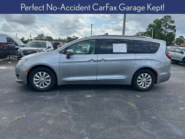 Used 2018 Chrysler Pacifica Touring L with VIN 2C4RC1BG9JR293662 for sale in Lighthouse Point, FL