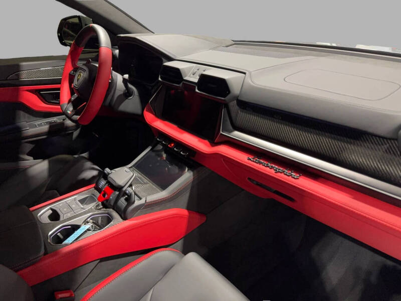 2025 Lamborghini Urus SE