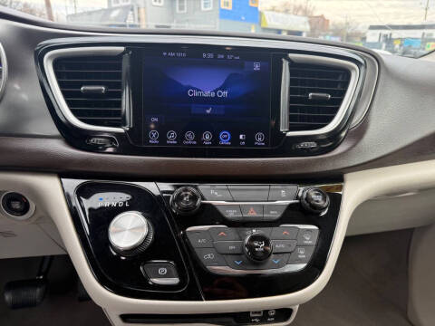 2017 Chrysler Pacifica Touring Plus