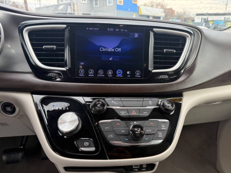 2017 Chrysler Pacifica Touring Plus