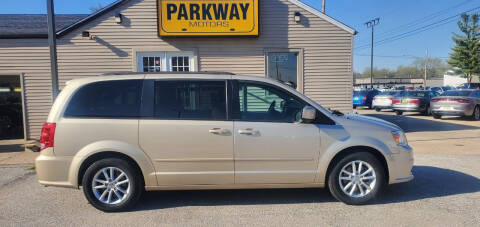 2015 Dodge Grand Caravan for sale at Parkway Motors in Springfield IL